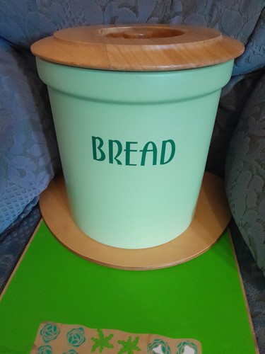 Green cloverleaf bread - green,