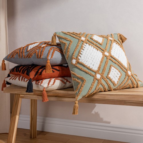 Furn aquene tufted - furn., tasselled