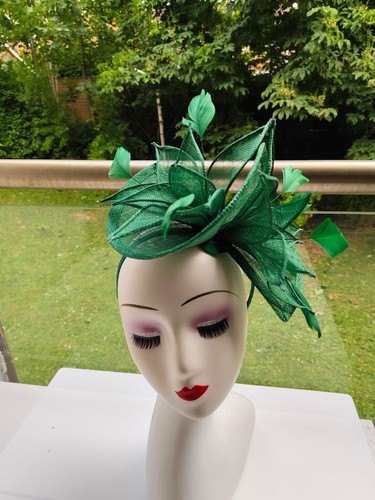 Large fascinator women - large,