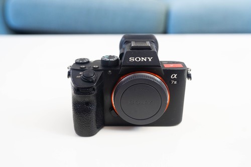 Sony alpha iii - a7,