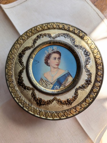 Vintage 1950s meltis - tin, box