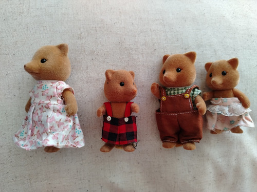 Sylvanian families figures