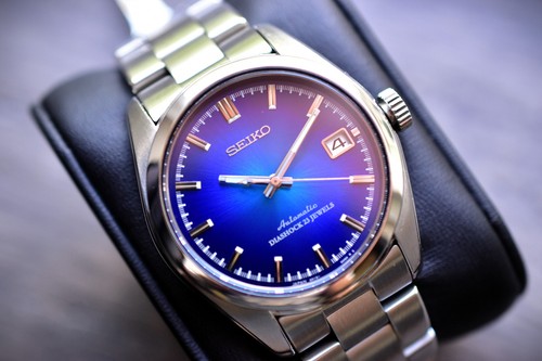 Rare excellent electric blue - &,