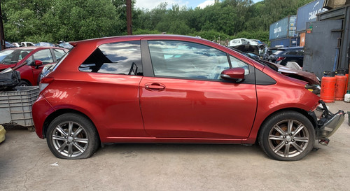 Toyota yaris petrol 2011 - toyota,