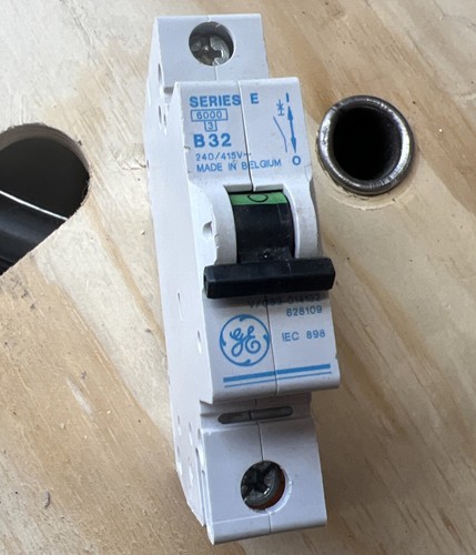 Series b32 amp mcb - b32, 32