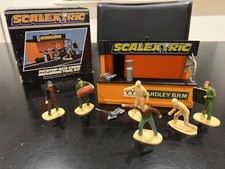 Scalextric - Pit-Stop Building w crew figures & tool kit - C701 with box