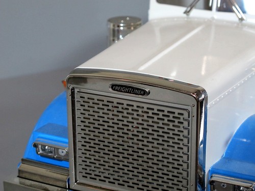 1pc 5cm freightliner logo - 2.5cm,