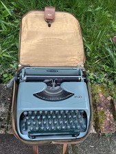 Royal Royalite typewriter pale blue /grey with carry case 