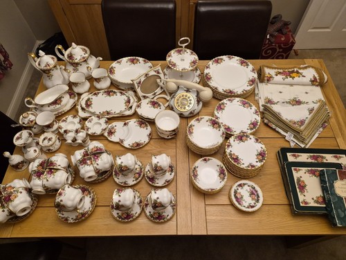 158 pieces royal albert - 158,
