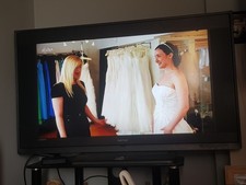 matsui 42'' tv comes with