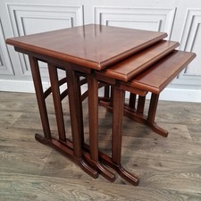 Vintage Mahogany Veneer Nest of 3 Tables – Square Tops – Retro Side Lamp Tables