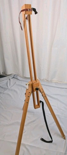 Wooden studio artist - wooden,