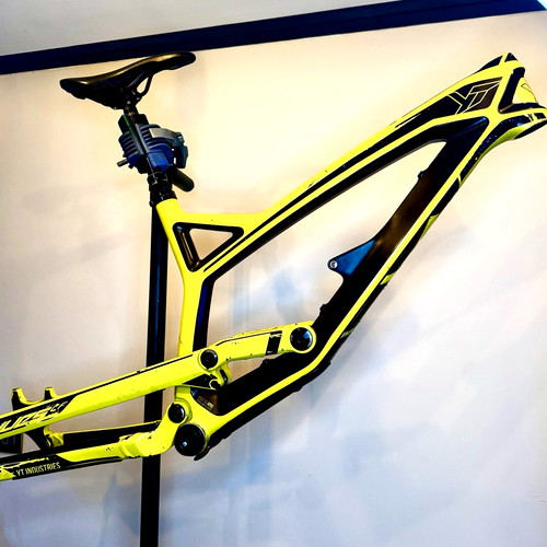 Tues downhill bike - yt,