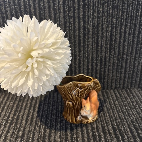Beautiful little sylvac vase - little,