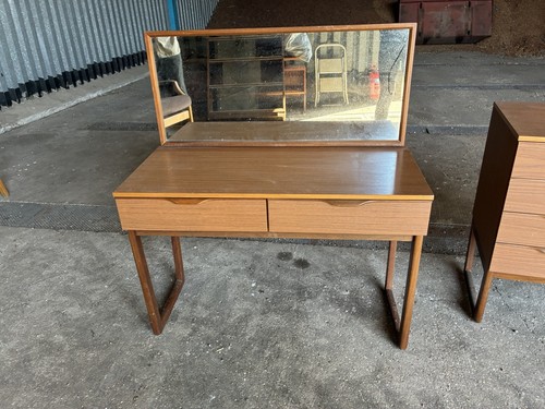 Dressing table with - dressing,