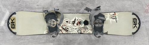 Men ride kink snowboard - ,