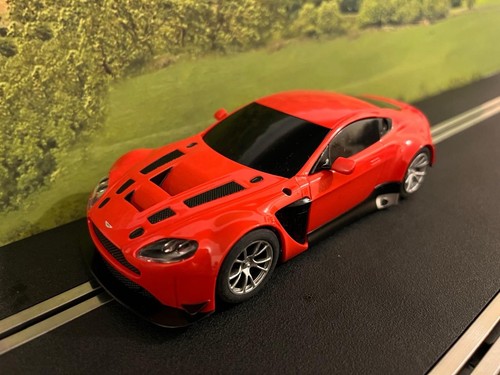 Scalextric aston martin - scalextric,