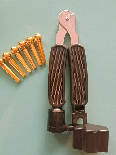 Brass acoustic guitar bridge - brass,