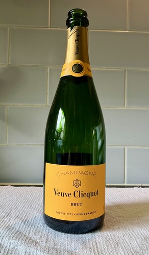Empty veuve clicquot brut - 1, x