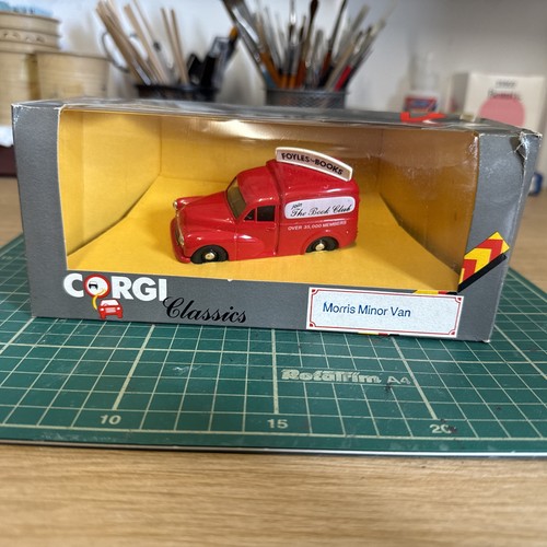 Corgi classics c957 morris - corgi,