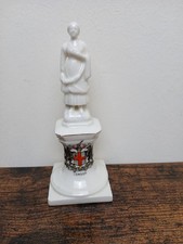 White Crested Ware Woman London Mary Queen Of  Scots (4)