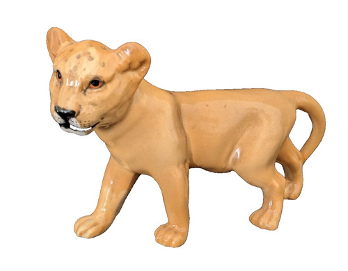 Beswick lion cub figure - lion,