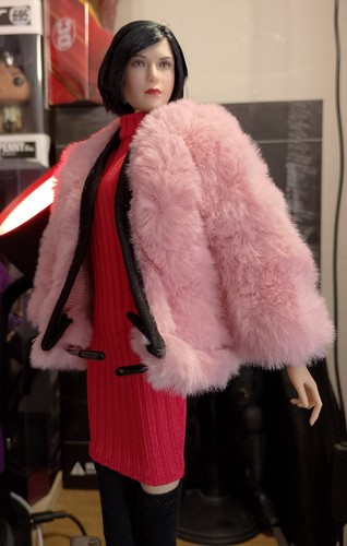 Scale custom female agent - custom,