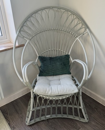 Duck egg blue seafoam green - /,