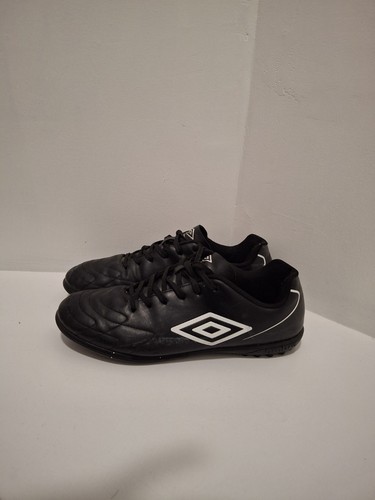 Umbro black astro turf - black,