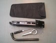 VAUXHALL CORSA D, ASTRA H, VECTRA C, MERIVA A JACK & WHEEL WRENCH KIT 13331922