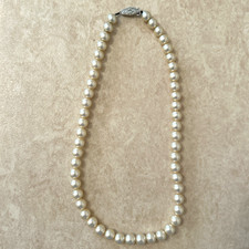 VINTAGE POMPADOUR FAUX PEARL