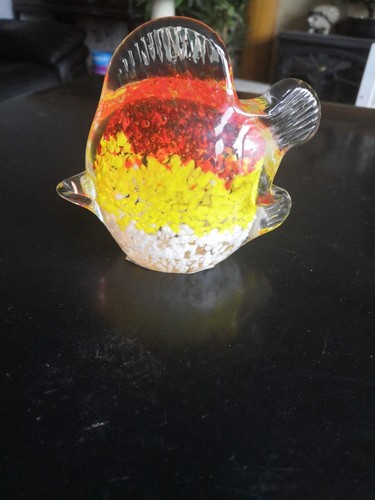 Glass fish paperweight - ,