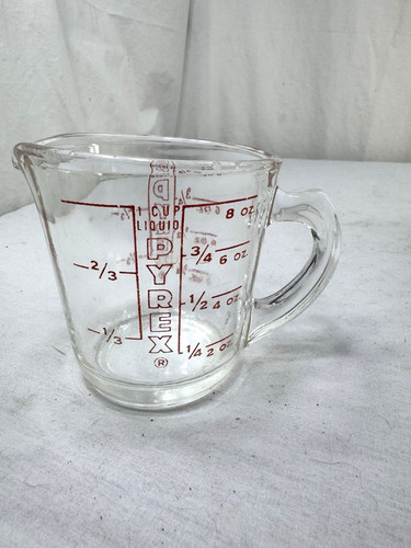 Vtg pyrex cup - 8, oz