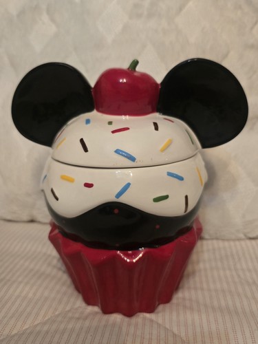 Disney mickey mouse cupcake - disney,