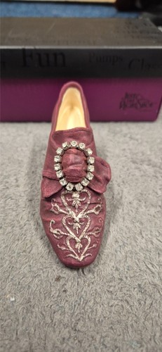 Just the right shoe - shoe, "baroness"
