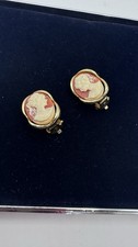 Vintage Gold Tone Cameo Clipon