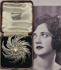 VINTAGE BROOCH 1960S SARAH COV