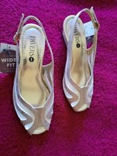 Ladies Pavers gold wedge sandals size 7 brand new with tags