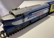 OO/ HO Gauge US Diesel Locomotive Plus X5 Wagons Set