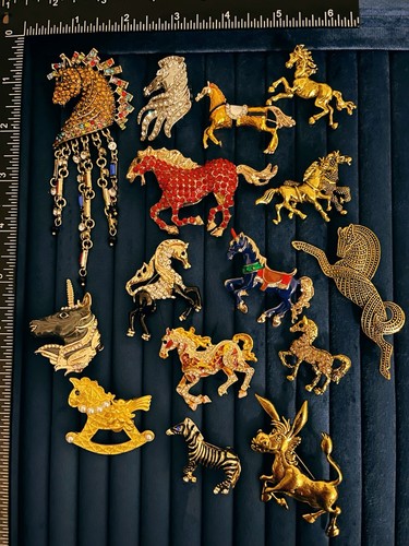 15pc equine brooch lot - 15pc,