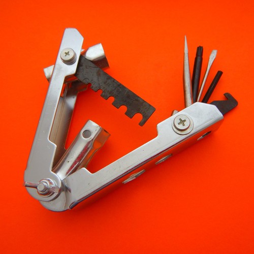 Chainsaw multi tool - chainsaw, pocket