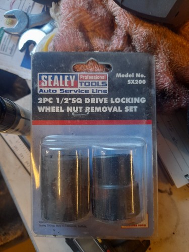Locking wheel nut remover kit - locking,