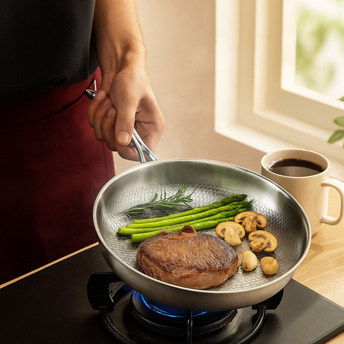 Uncoated titanium frying pan - frying,