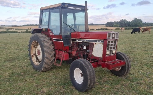 International 955 tractor - 955,