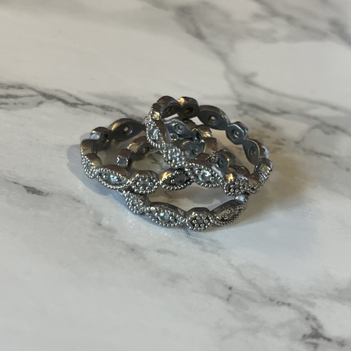 Stella dot silver tone - &,