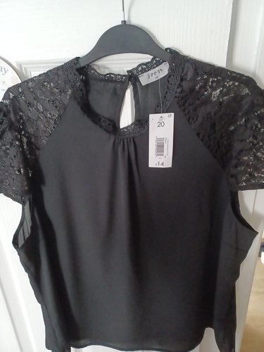 Ladies black top soon - black, by: