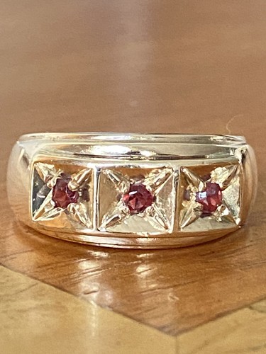 Gents 9ct gold garnet gypsy - gents,