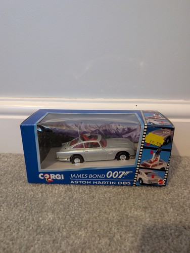Corgi classic james - corgi, 007