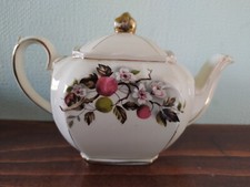 Small SADLER TEA POT with APPLE & APPLE BLOSSOM DESIGN