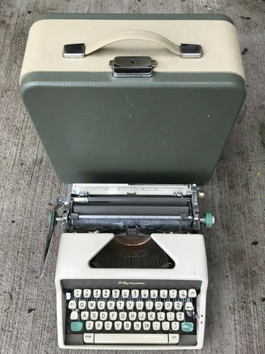 Vintage olympia typewriter - vintage, de